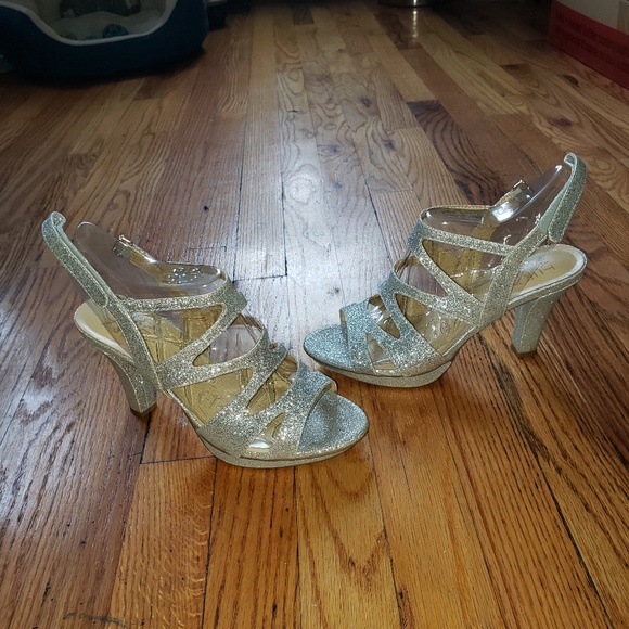 Heels - Picture 3 of 7